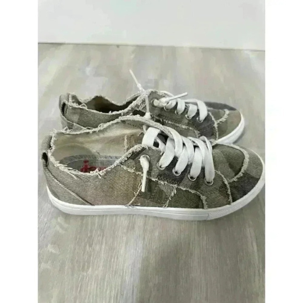 Kids Camo Patchwork Canvas Lace Up Casual Sneakers sz 2
